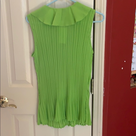 Lime green top - Picture 2 of 3